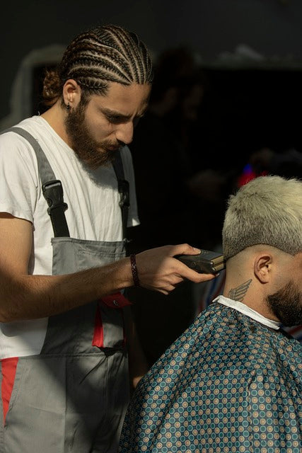 A 2024 Comprehensive Guide to Salon and Spa Cutting and Chemical Capes