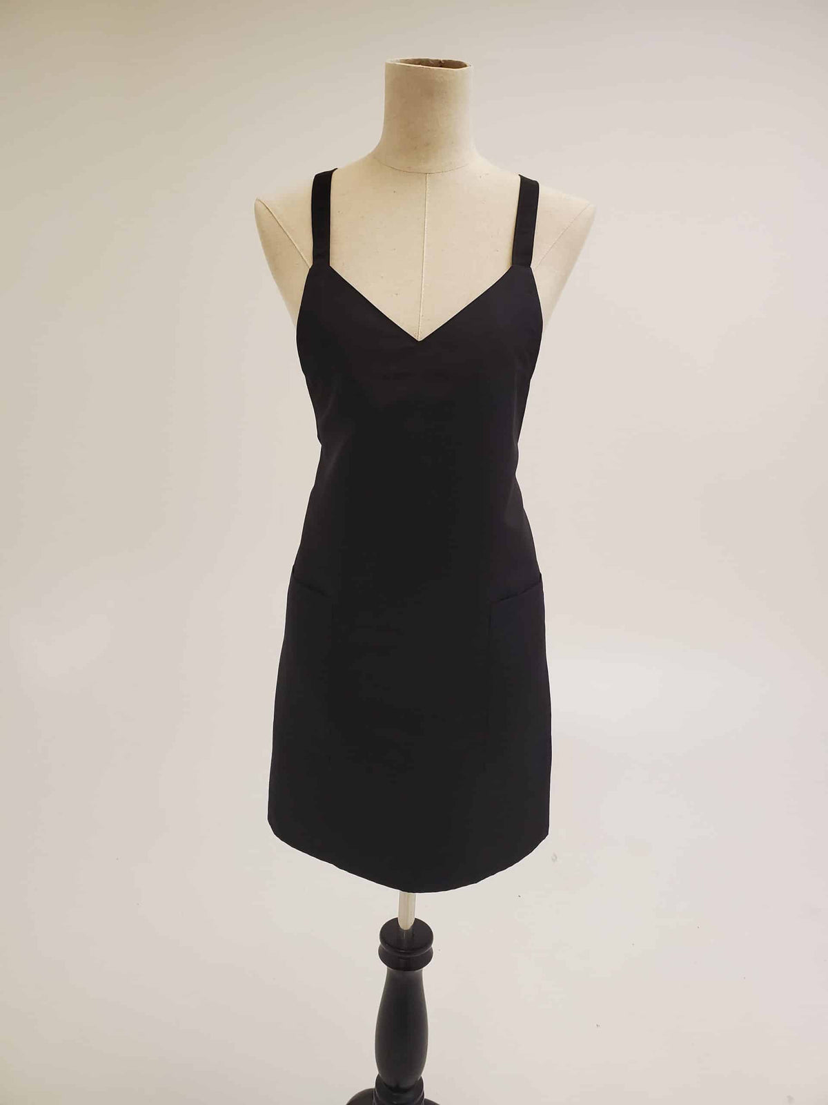 Style # 120V Cross Back V- Neck Short Apron