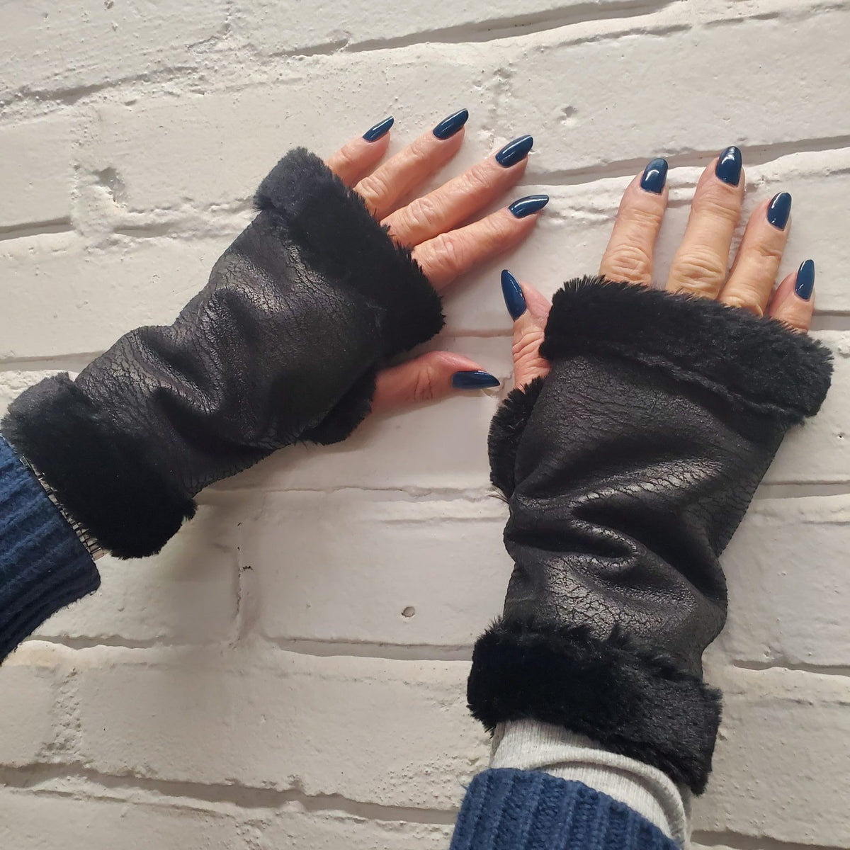 Fingerless gloves