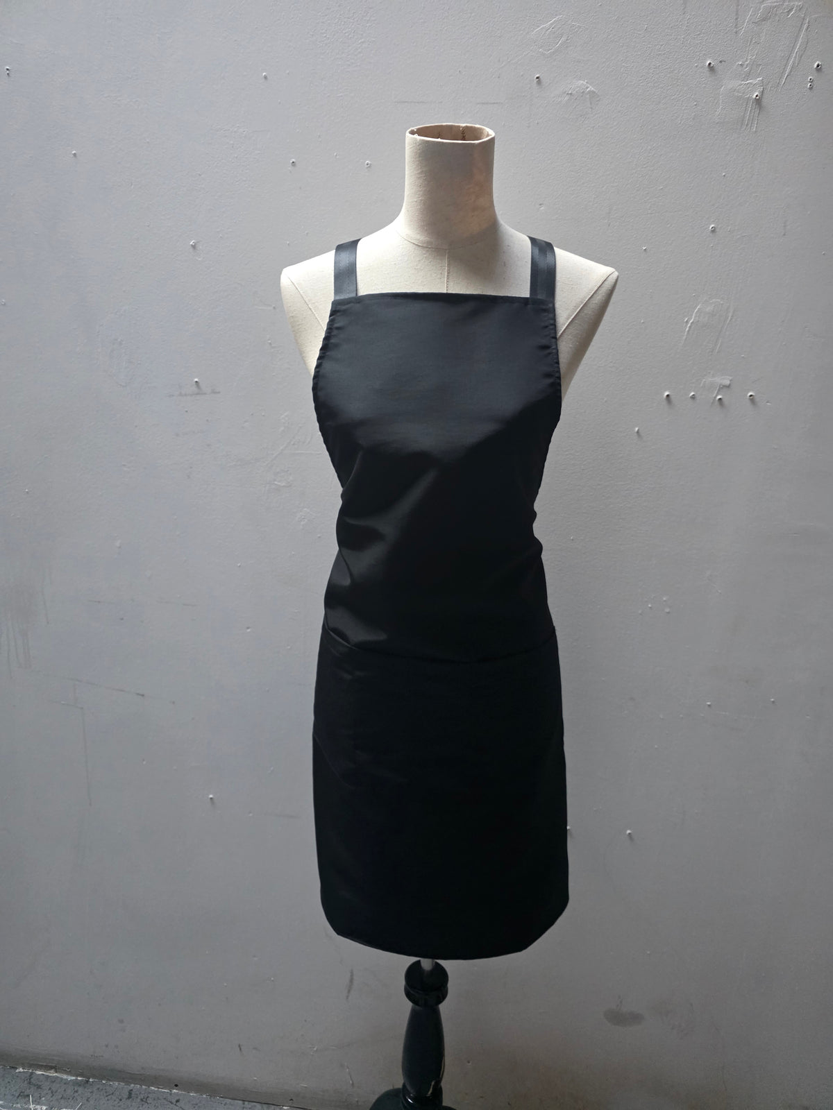 Cross back apron with buckles Style # 1128N