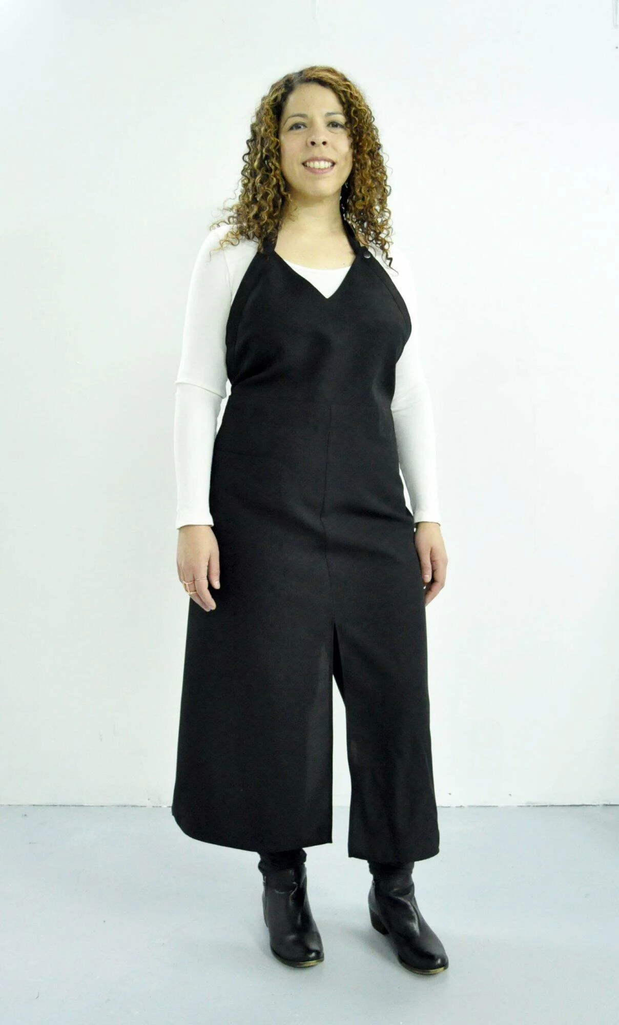 Style #635 Long V-Neck Chaps Apron