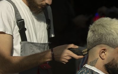 A 2024 Comprehensive Guide to Salon and Spa Cutting and Chemical Capes