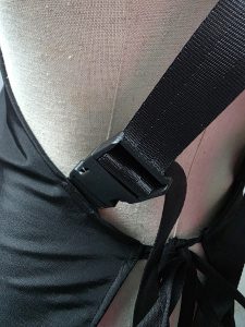 Cross back apron with buckles Style 1128N